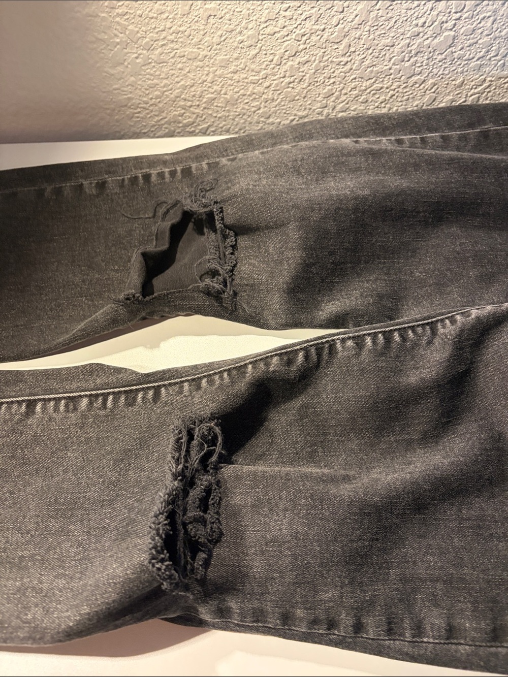 GAP True Skinny Black Distressed Jeans with Knee Rip - Picture 3 of 5